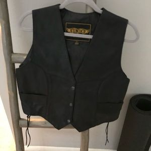 Leather riding vest. Inside and outside pockets. Tie sides